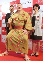 Hakuho in search of challengers at summer basho