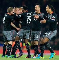 Soccer: Southampton advance to League Cup semifinals