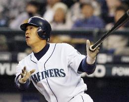 Mariners' Jojima hits season's second solo homer