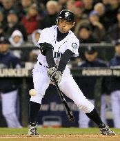 Mariners' Ichiro with 2 singles in 4 at-bats