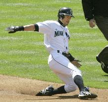 Ichiro marks 200th career stolen base