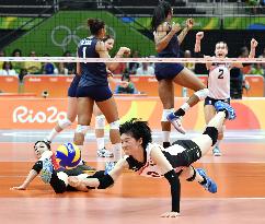 Olympics: Japan defeated by U.S. in volleyball quarterfinal