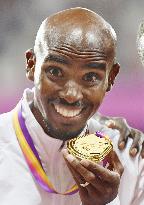 Farah wins men's 10,000-meter