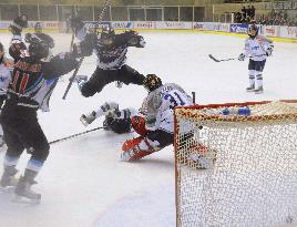 Nippon Paper grabs 2nd straight ice hockey title