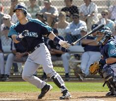 Jojima delivers 1st hit in Mariners intrasquad game