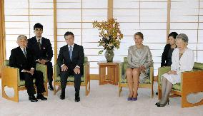 Emperor, Colombian President Santos meet in Tokyo