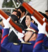 Abe calls fallen troops "pride of nation" at Tokyo memorial service