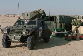 GSDF advance team for Iraq unloads goods in Kuwait