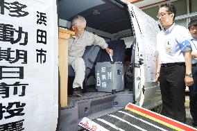 Japan's 1st votemobile starts accepting early ballots