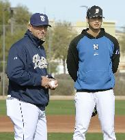 Baseball: Otani in 2016 Fighters camp in Arizona