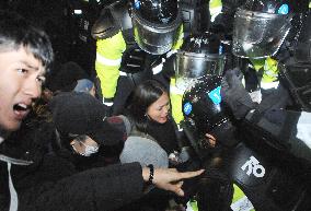 Up to 1 million S. Koreans rally to demand Park's resignation