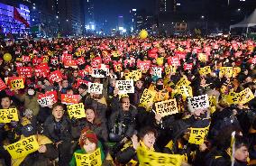 Opponents of South Korean president rally