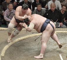 Sumo: Kisenosato ekes out 2nd win