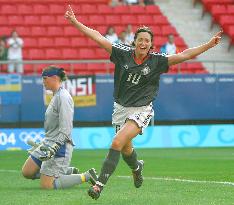 (2)Germany wins bronze in women's Olympic soccer