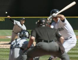 Yankees' Tanaka picks up 11th win against Mariners