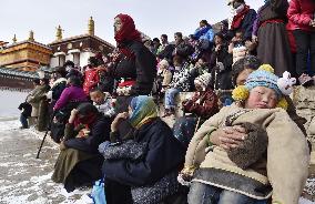 New Year celebrations at Tibetan temple in China