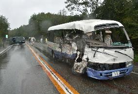 2 teens die in bus collision in Japan