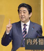 Abe eyes Russia trip early next year to advance peace treaty issue