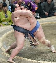 Sumo: Kisenosato handed 1st loss at New Year meet