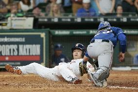 Baseball: Astros rout Rangers