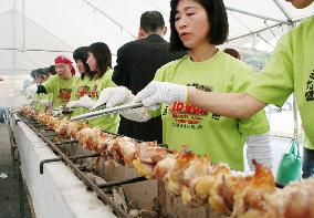 Wakayama charcoal-producing town regains grilled chicken record