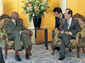 Fukuda begins marathon talks with African leaders ahead of TICAD