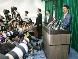 Scandal-hit farm minister Akagi effectively sacked