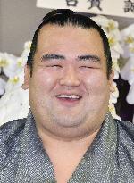 Kotoshogiku maintains late-blooming stable tradition