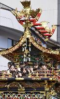 Takayama Festival begins in Gifu Pref.