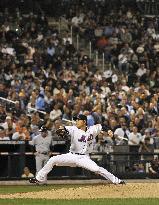 Takahashi blanks Yankees for 6 innings in Mets' loss