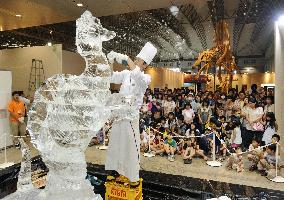 Ice sculpture of Spinosaurus appears at Makuhari Messe