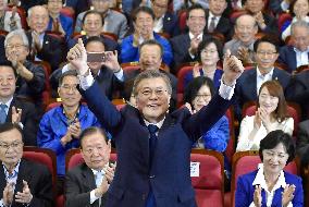 Moon set to win S. Korean presidential election: exit poll