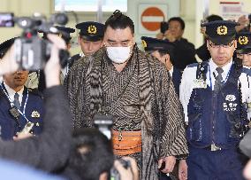 Sumo: Scandal-hit Harumafuji