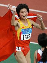 (2)China's Xing wins women's 10,000-meter race