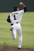 (2)Shinjo marks 1,000th career hit