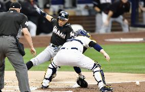 Baseball: Ichiro has multi-hit game