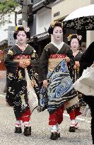 Kyoto's geisha, maiko pay courtesy call in traditional midsummer practice