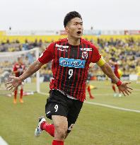 Soccer: Tokura heads winner as Consadole beat Kashiwa in comeback