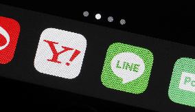 Yahoo, Line smartphone apps