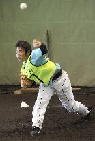 (CORRECTED) Rookie pitcher Kikuchi starts pitching practice