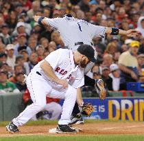 Red Sox beat Rays 8-7 in Game 5 in AL Championship Series