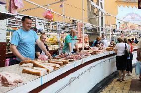 Customer turnout dwindles at meat shop in Kiev market