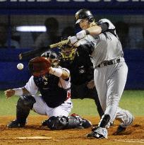 Murton breaks single-season hits record in Japan