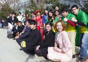 Adult ceremony at Kobe Chinese School marks 20th anniv. of big quake
