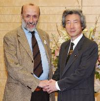 Koizumi meets with slow food movement founder Petrini