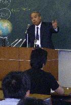 Ex-lawmaker Kumagai lectures at university