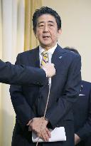 PM Abe condemns terror attacks in Paris