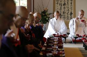 Buddhist priest faces last meal before 9-day fasting