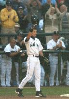 (2)Ichiro finishes season with MLB record 262 hits