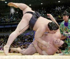 Yokozuna Asashoryu wins 11th Emperor's Cup